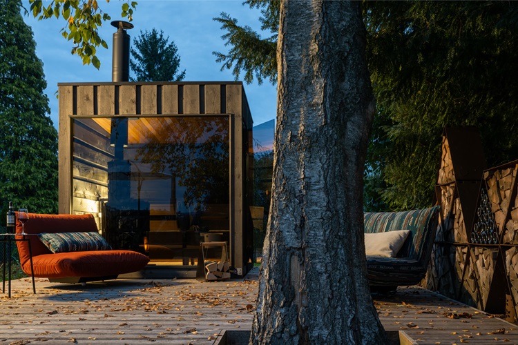 A good day starts with an Italian coffee and ends with a sauna in the garden!